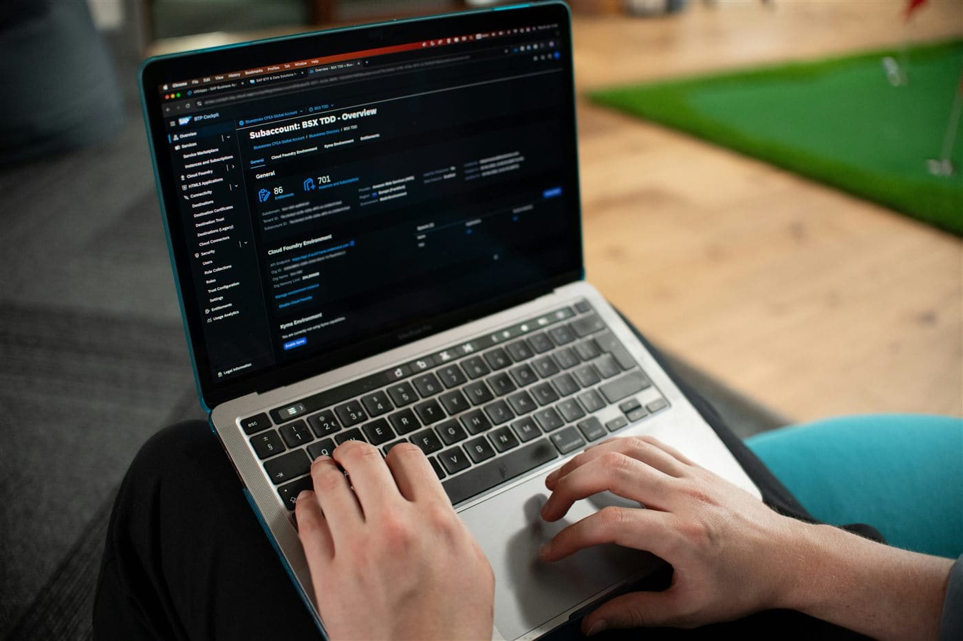 Digital interface with artificial intelligence applied to enterprise software